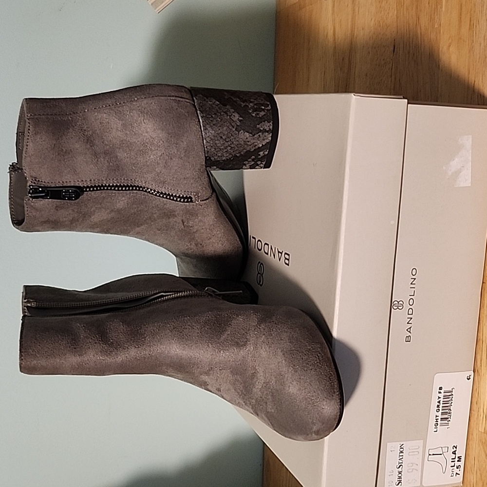 .  NIB Womens Bandolino light Grey Booties Double Zip Size 7 1/2M (#5)